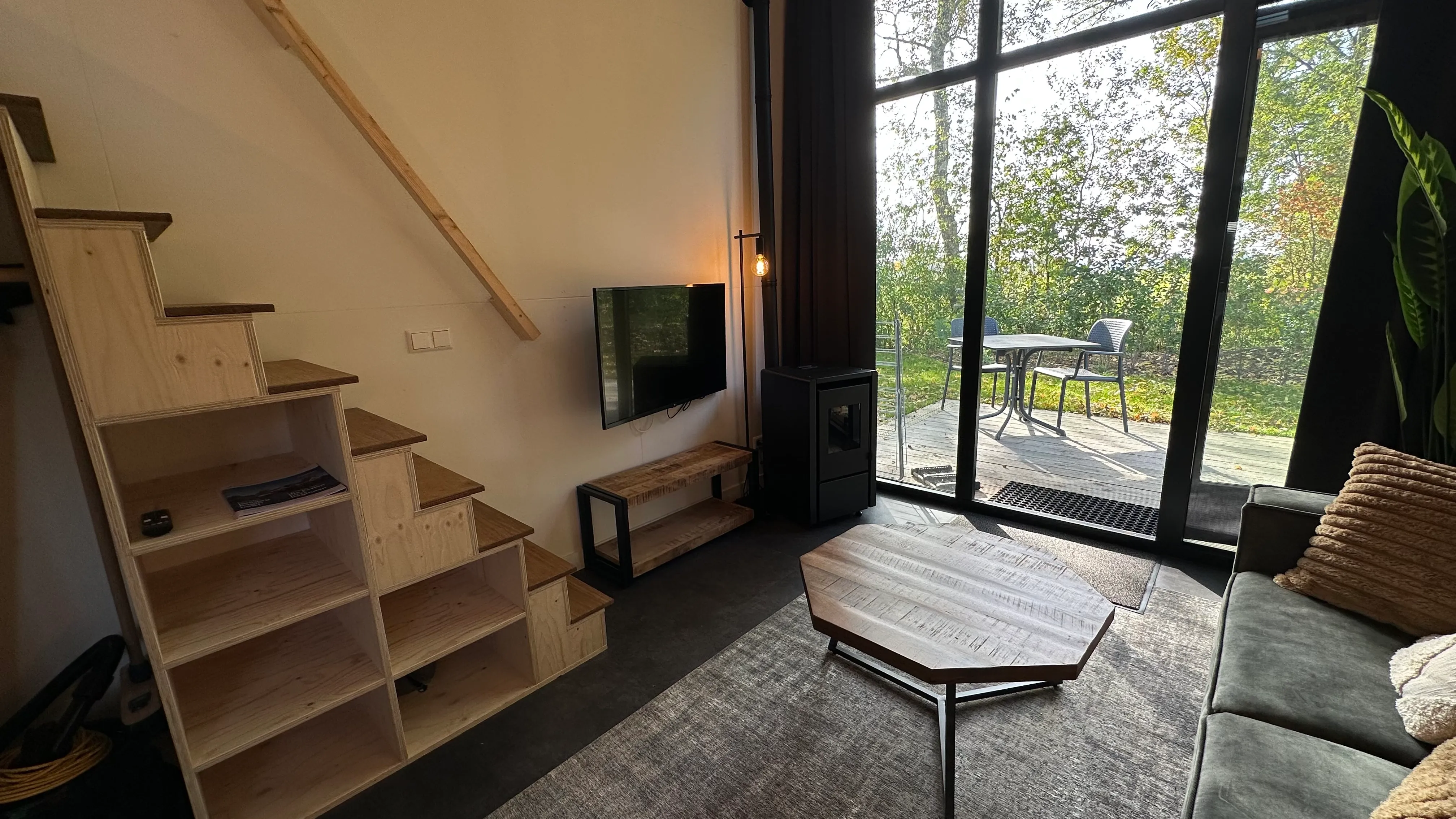 Keuken met trap naar de slaapvide