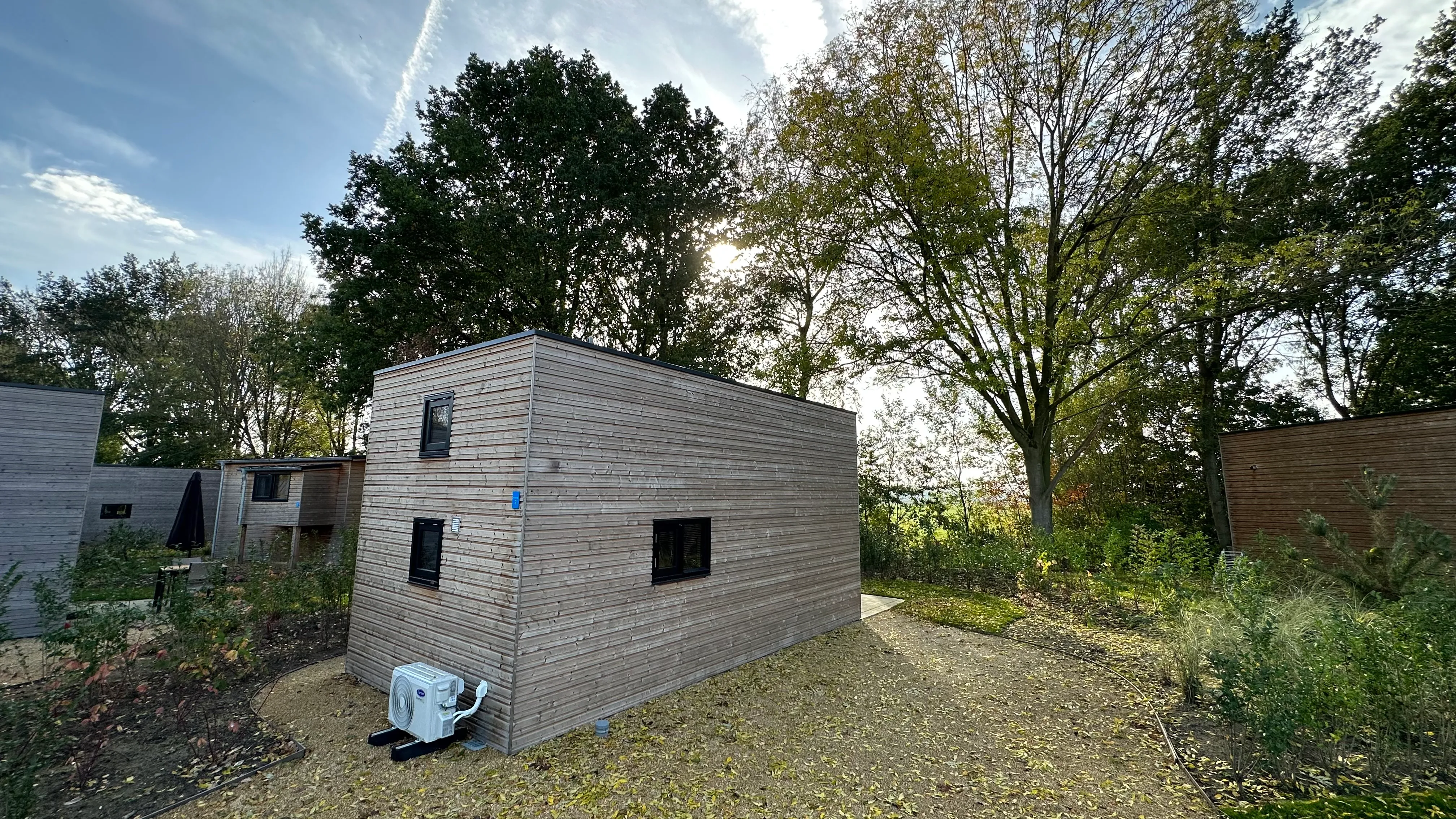 Zijaanzicht van het tiny house